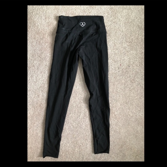 Aritzia leggings- size: extra small - Picture 3 of 4